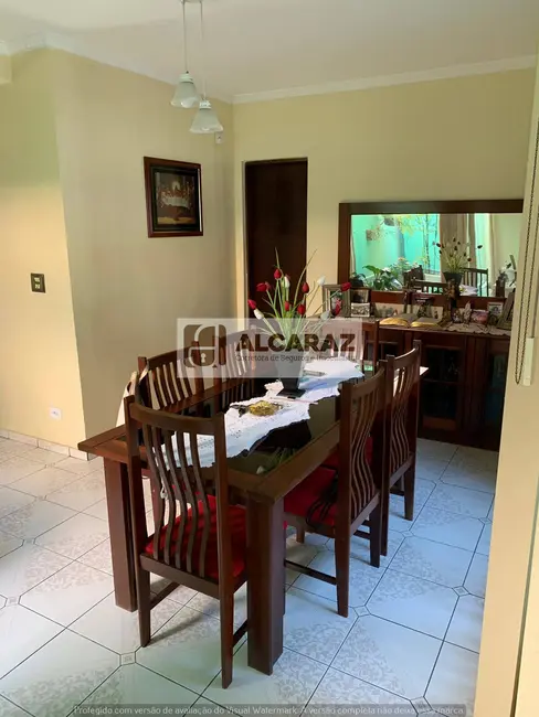 Casa com 3 quartos para alugar, 250m2 em Chácaras Rurais Santa Maria, Jacarei - SP - imagem 3 Foto 3 de Casa com 3 quartos para alugar, 250m2 em Chácaras Rurais Santa Maria, Jacarei - SP