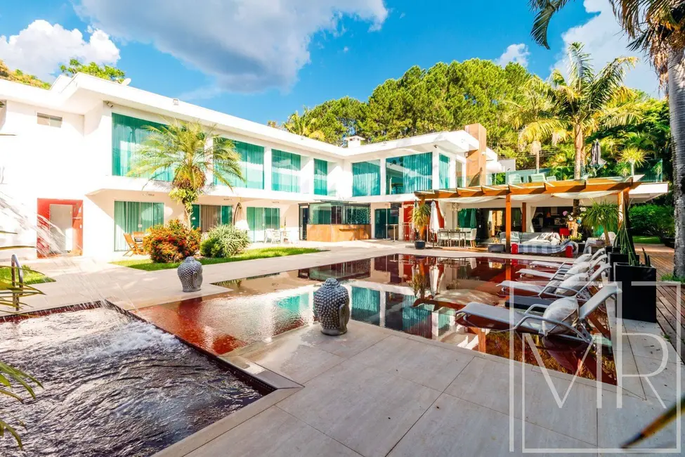 Casa com 7 quartos à venda, 1432m2 em Cachoeira, Atibaia - SP - imagem 1 Foto 1 de Casa com 7 quartos à venda, 1432m2 em Cachoeira, Atibaia - SP
