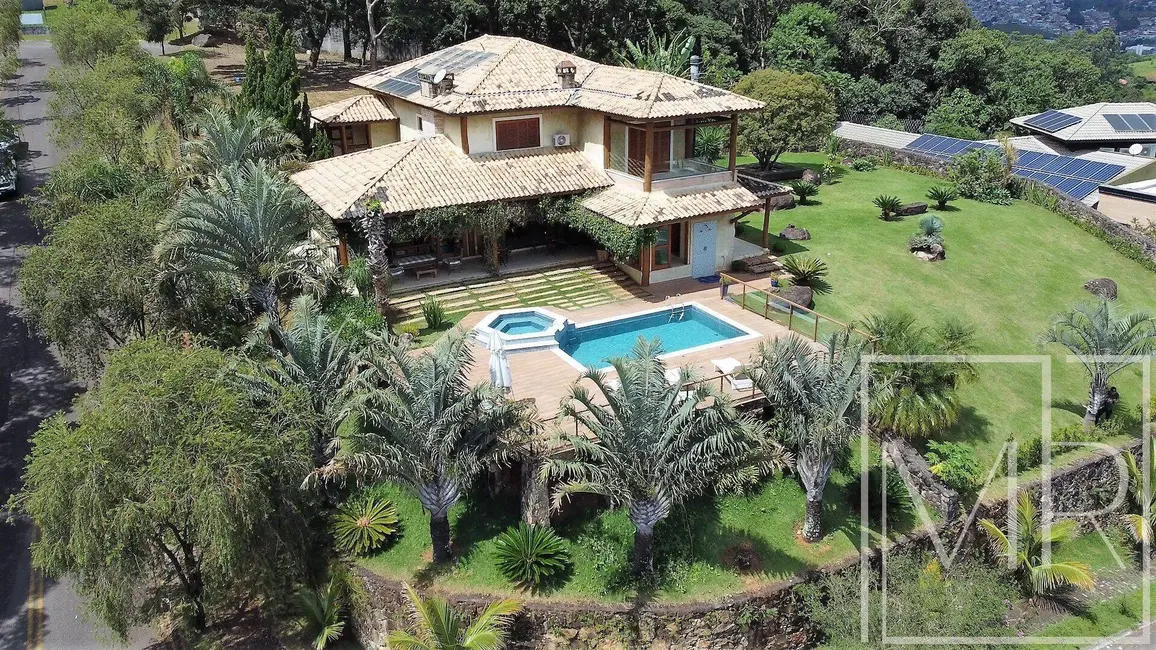 Casa com 5 quartos à venda, 1900m2 em Atibaia - SP - imagem 1 Foto 1 de Casa com 5 quartos à venda, 1900m2 em Atibaia - SP