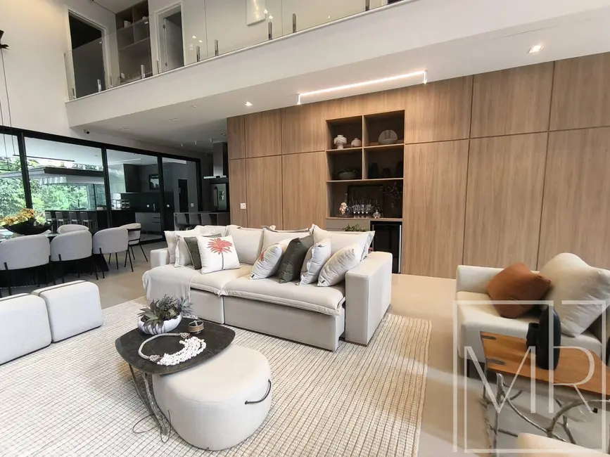 Casa com 5 quartos à venda, 500m2 em Riviera de São Lourenço, Bertioga - SP - imagem 7 Foto 7 de Casa com 5 quartos à venda, 500m2 em Riviera de São Lourenço, Bertioga - SP
