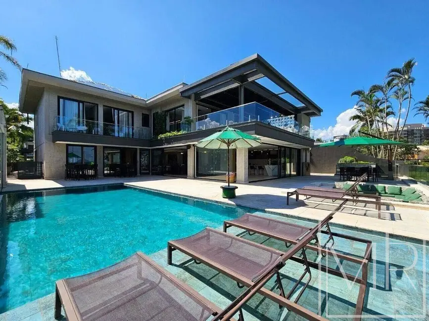 Casa com 7 quartos à venda, 942m2 em Riviera de São Lourenço, Bertioga - SP - imagem 1 Foto 1 de Casa com 7 quartos à venda, 942m2 em Riviera de São Lourenço, Bertioga - SP