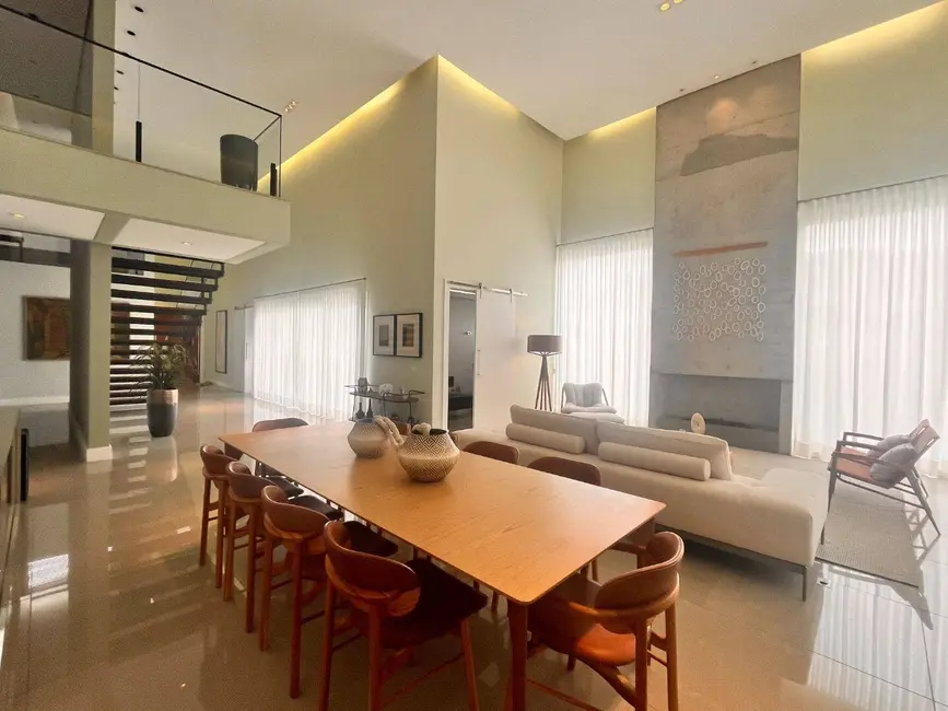 Casa com 4 quartos à venda e para alugar, 570m2 em Chácara Brisa da serra, Atibaia - SP - imagem 6 Foto 6 de Casa com 4 quartos à venda e para alugar, 570m2 em Chácara Brisa da serra, Atibaia - SP
