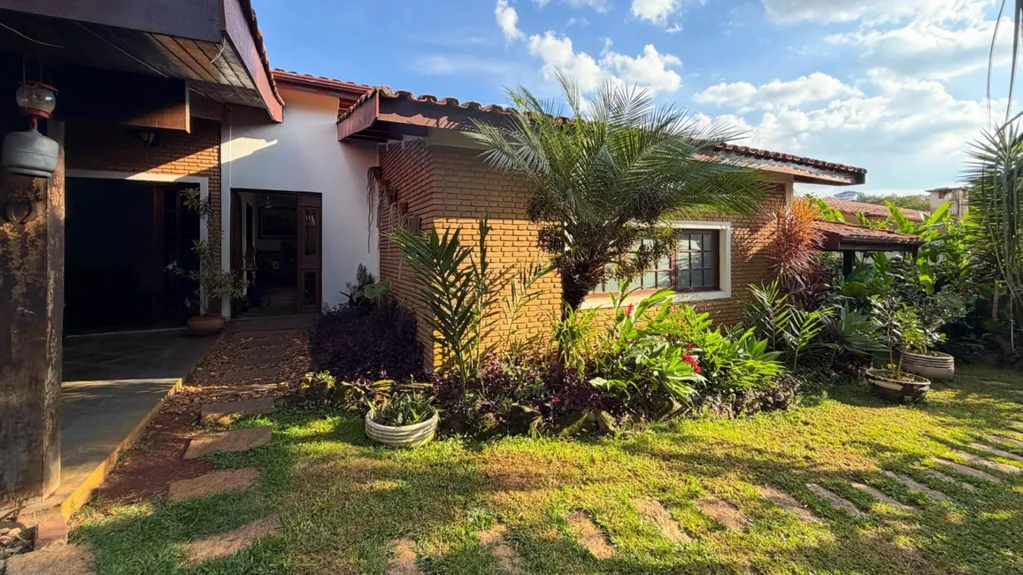 Foto 1 de Casa com 4 quartos à venda, 335m2 em Jardim do Lago, Atibaia - SP