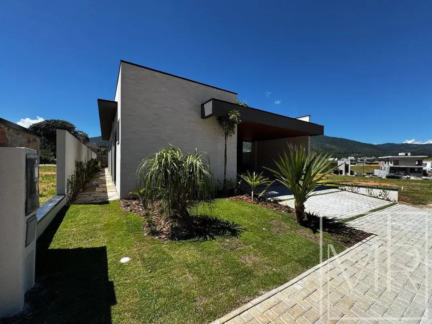 Foto 1 de Casa com 3 quartos à venda, 200m2 em Atibaia - SP
