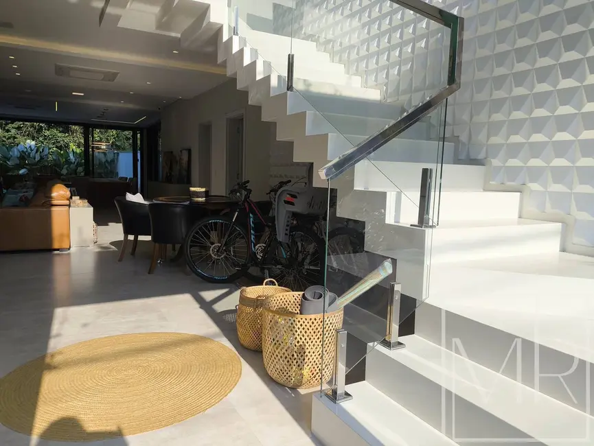 Foto 3 de Casa com 6 quartos à venda, 450m2 em Riviera de São Lourenço, Bertioga - SP