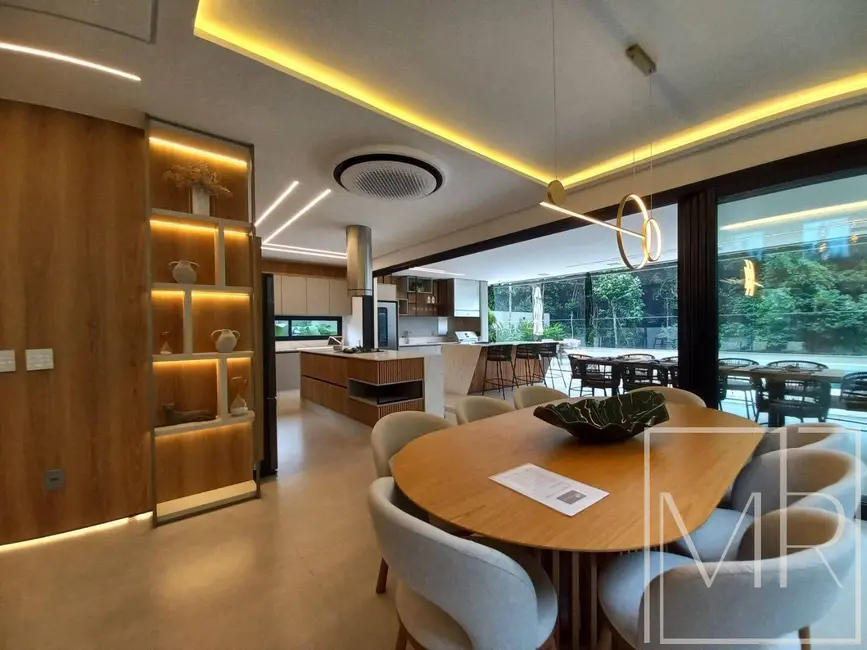Casa com 6 quartos à venda, 455m2 em Riviera de São Lourenço, Bertioga - SP - imagem 4 Foto 4 de Casa com 6 quartos à venda, 455m2 em Riviera de São Lourenço, Bertioga - SP