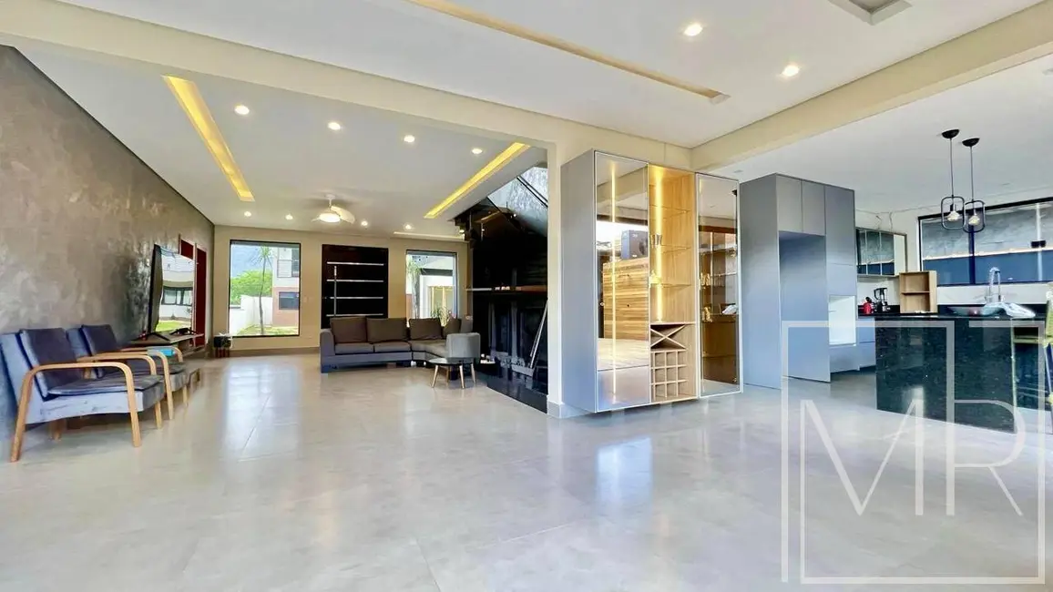 Foto 8 de Casa com 5 quartos à venda, 770m2 em Ubatuba - SP