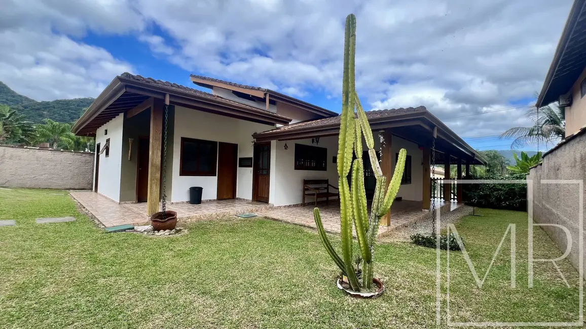 Foto 3 de Casa com 4 quartos à venda, 170m2 em Ubatuba - SP