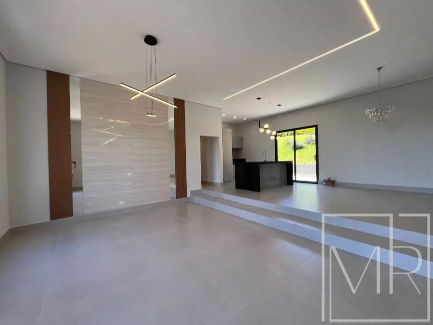 Casa com 4 quartos à venda e para alugar, 1000m2 em Condomínio Flamboyant-B, Atibaia - SP - imagem 4 Foto 4 de Casa com 4 quartos à venda e para alugar, 1000m2 em Condomínio Flamboyant-B, Atibaia - SP