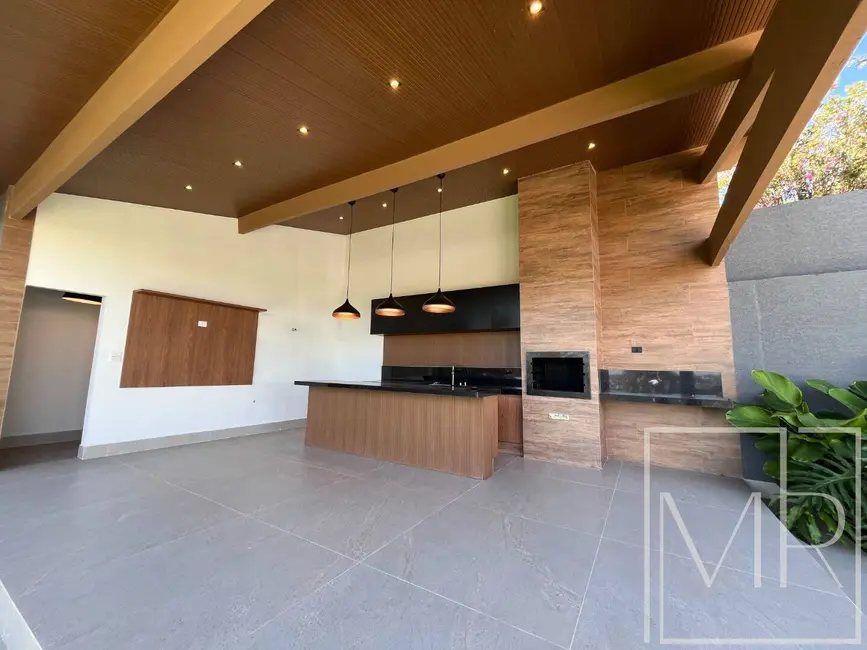 Casa com 4 quartos à venda e para alugar, 1000m2 em Condomínio Flamboyant-B, Atibaia - SP - imagem 3 Foto 3 de Casa com 4 quartos à venda e para alugar, 1000m2 em Condomínio Flamboyant-B, Atibaia - SP