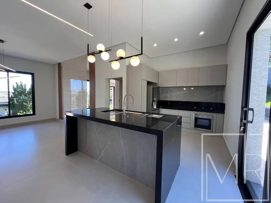 Casa com 4 quartos à venda e para alugar, 1000m2 em Condomínio Flamboyant-B, Atibaia - SP - imagem 5 Foto 5 de Casa com 4 quartos à venda e para alugar, 1000m2 em Condomínio Flamboyant-B, Atibaia - SP