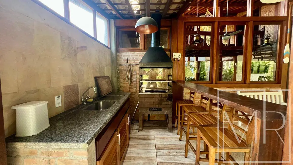 Foto 5 de Casa com 3 quartos à venda, 360m2 em Ubatuba - SP