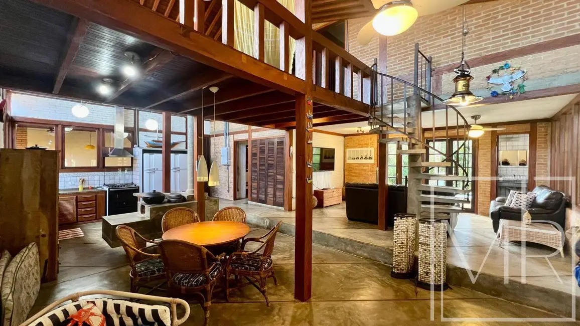 Foto 2 de Casa com 3 quartos à venda, 360m2 em Ubatuba - SP