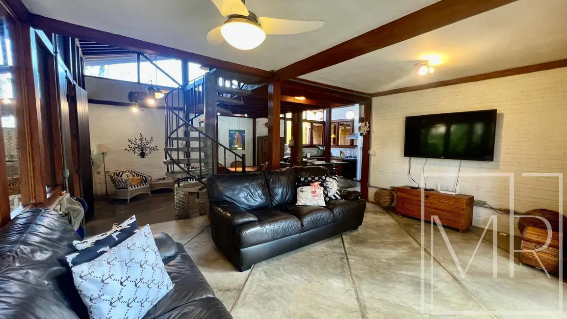 Foto 6 de Casa com 3 quartos à venda, 360m2 em Ubatuba - SP