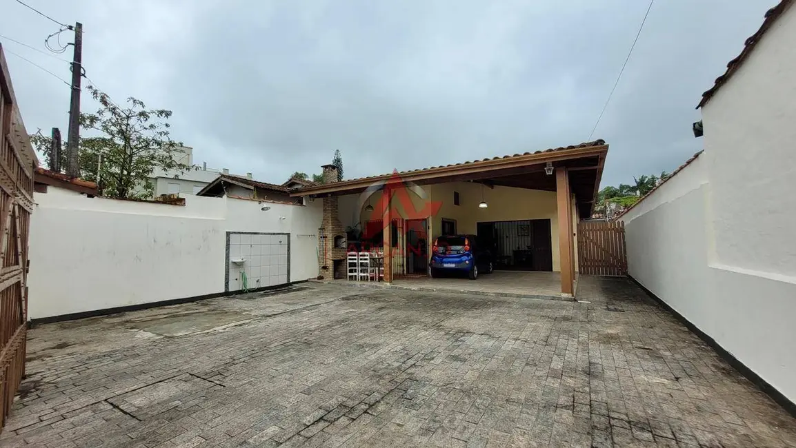 Casa com 3 quartos à venda, 120m2 em Ubatuba - SP - imagem 2 Foto 2 de Casa com 3 quartos à venda, 120m2 em Ubatuba - SP