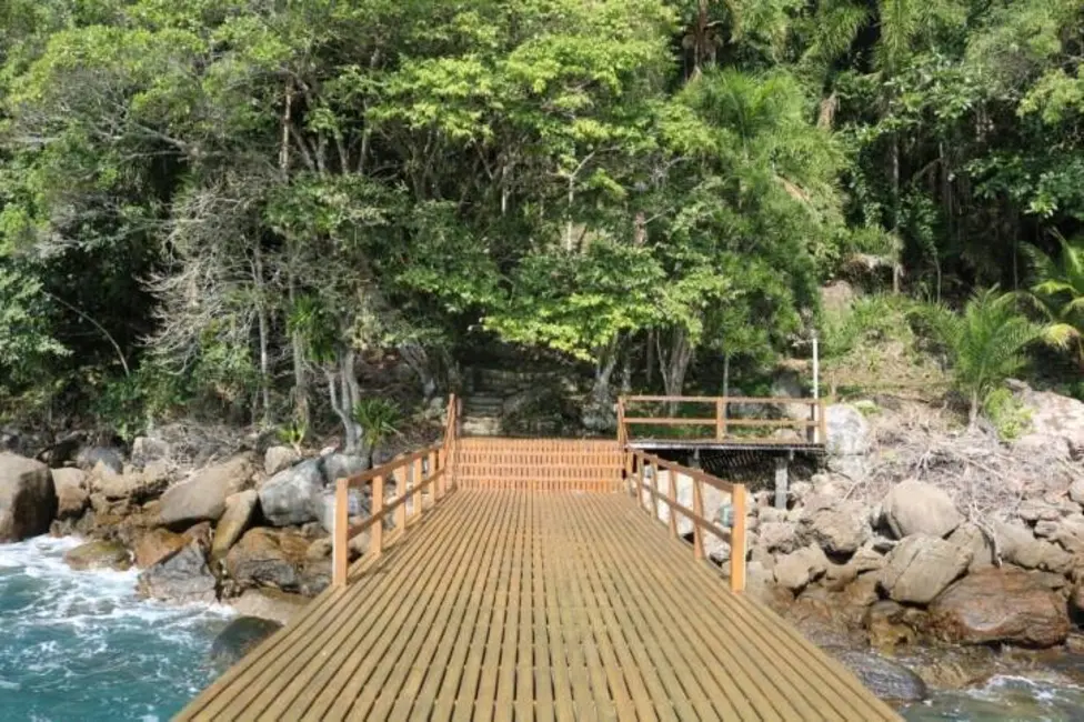 Casa com 3 quartos à venda, 437m2 em Ubatuba - SP - imagem 3 Foto 3 de Casa com 3 quartos à venda, 437m2 em Ubatuba - SP