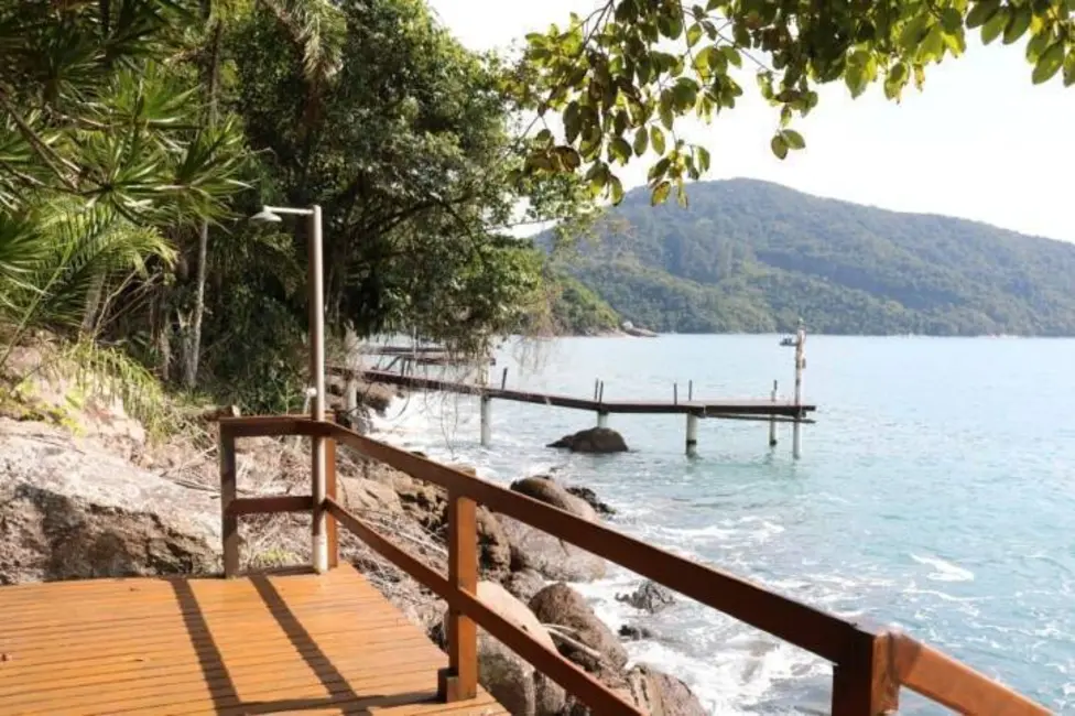 Casa com 3 quartos à venda, 437m2 em Ubatuba - SP - imagem 4 Foto 4 de Casa com 3 quartos à venda, 437m2 em Ubatuba - SP