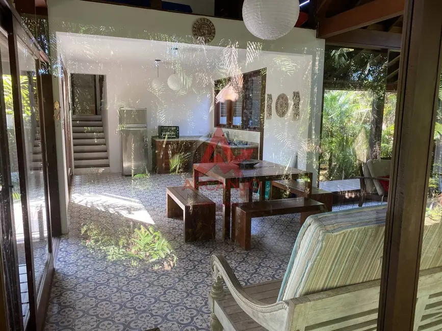 Casa com 4 quartos à venda, 244m2 em Ubatuba - SP - imagem 5 Foto 5 de Casa com 4 quartos à venda, 244m2 em Ubatuba - SP