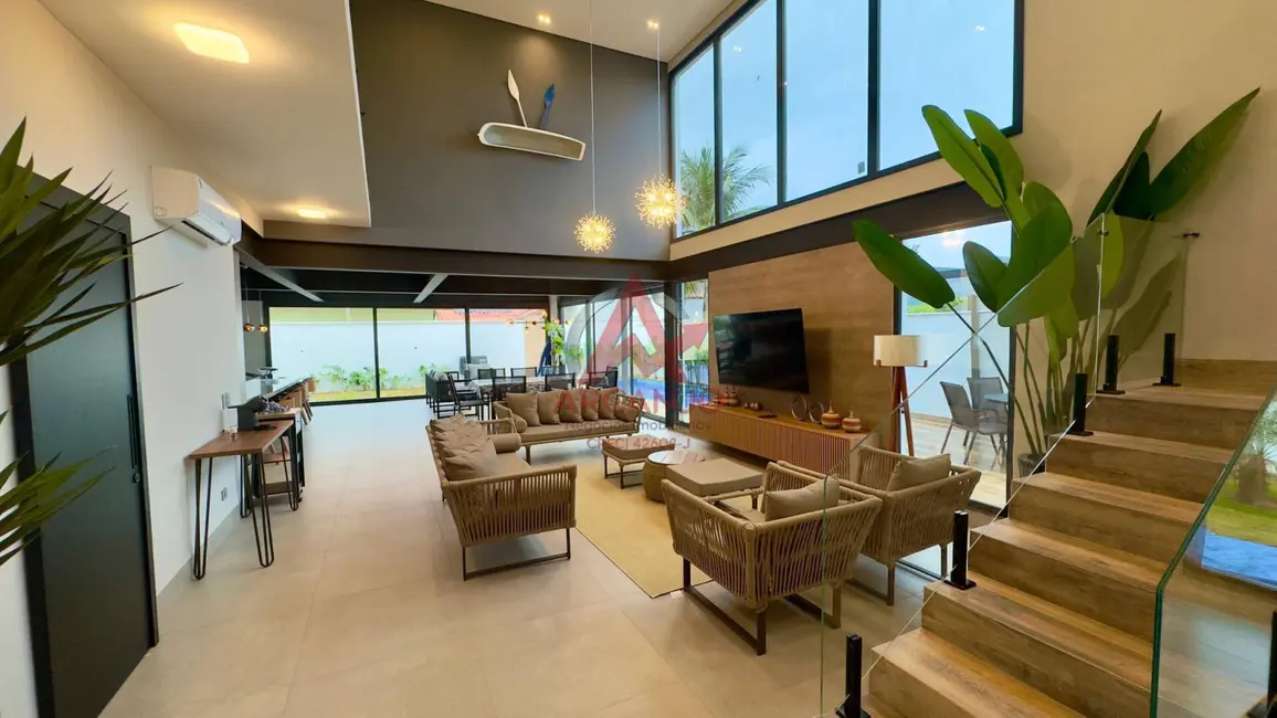 Foto 1 de Casa com 5 quartos à venda, 300m2 em Ubatuba - SP