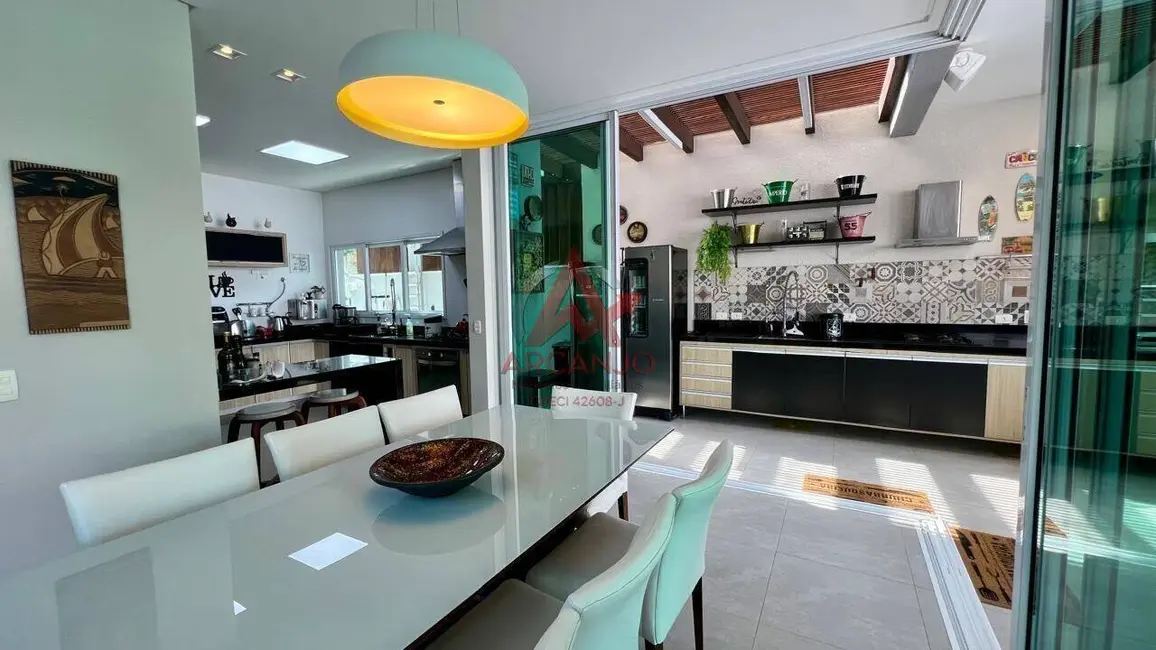 Foto 6 de Casa com 5 quartos à venda, 283m2 em Ubatuba - SP