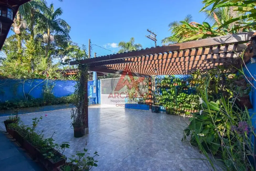 Foto 3 de Casa com 7 quartos à venda, 202m2 em Ubatuba - SP