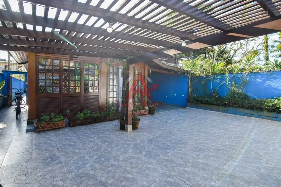 Foto 2 de Casa com 7 quartos à venda, 202m2 em Ubatuba - SP