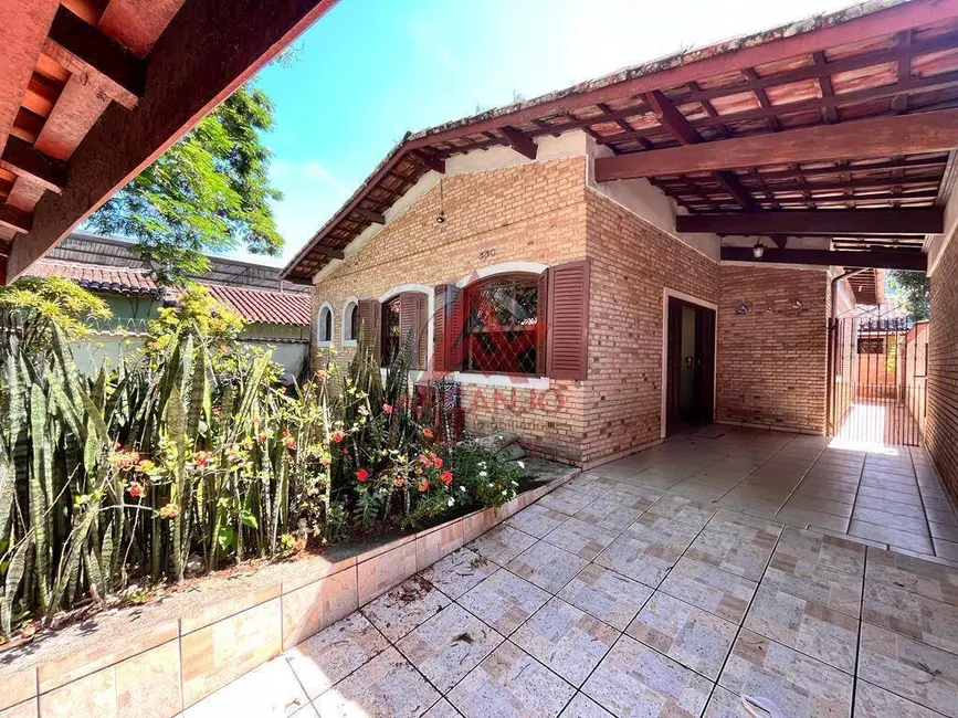 Foto 1 de Casa com 5 quartos à venda, 206m2 em Ubatuba - SP