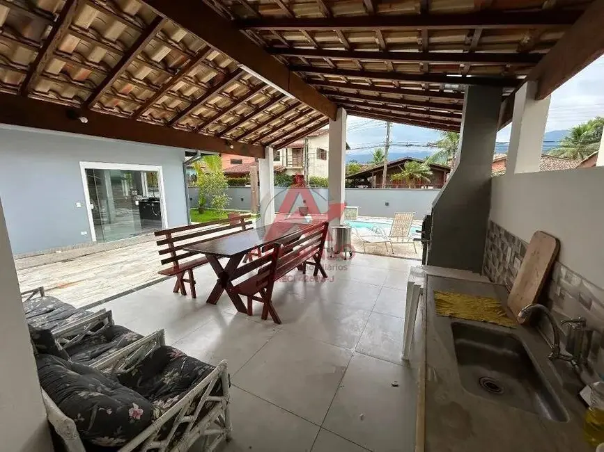 Casa com 5 quartos à venda, 200m2 em Ubatuba - SP - imagem 8 Foto 8 de Casa com 5 quartos à venda, 200m2 em Ubatuba - SP