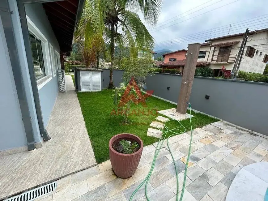 Casa com 5 quartos à venda, 200m2 em Ubatuba - SP - imagem 3 Foto 3 de Casa com 5 quartos à venda, 200m2 em Ubatuba - SP