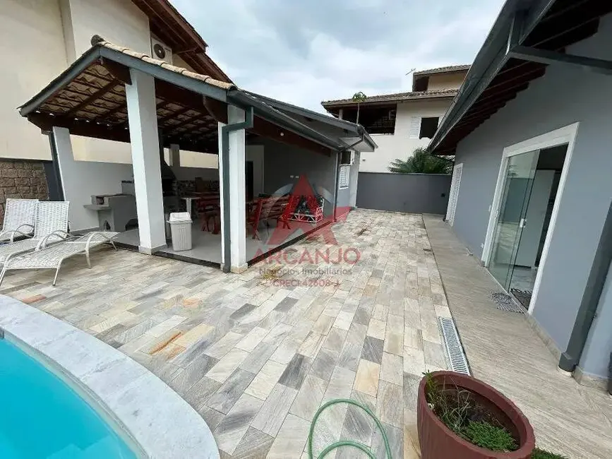 Casa com 5 quartos à venda, 200m2 em Ubatuba - SP - imagem 2 Foto 2 de Casa com 5 quartos à venda, 200m2 em Ubatuba - SP