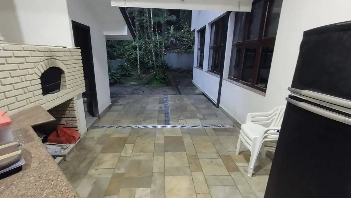 Foto 9 de Casa com 5 quartos à venda, 471m2 em Ubatuba - SP