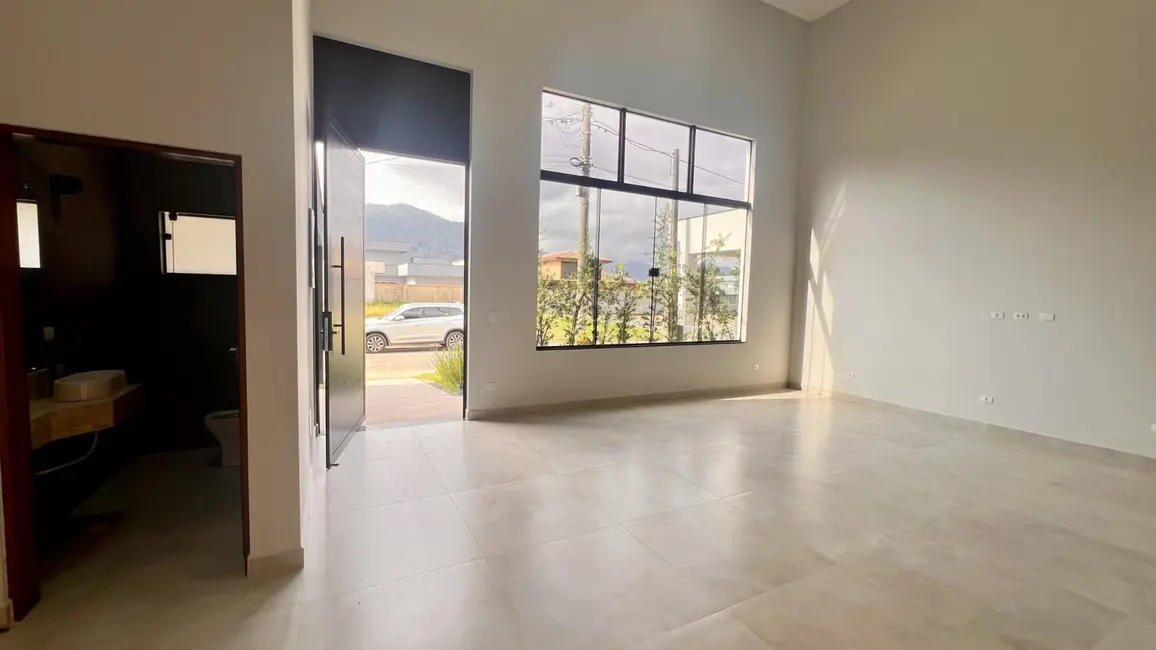 Foto 4 de Casa com 3 quartos à venda, 300m2 em Ubatuba - SP