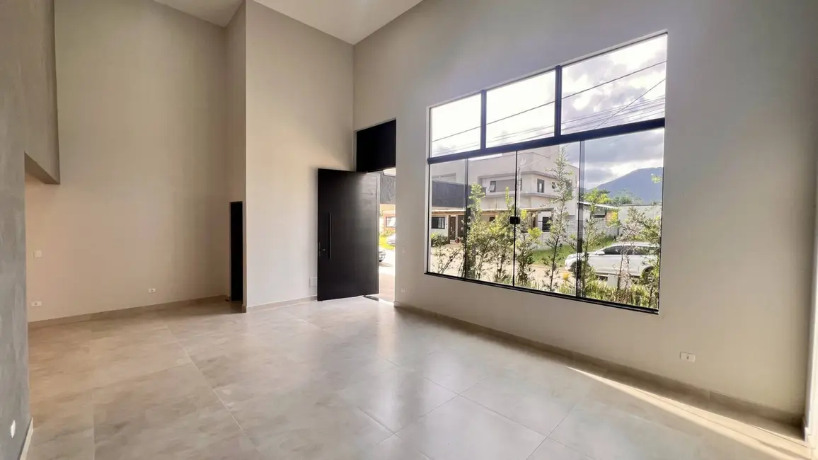 Foto 3 de Casa com 3 quartos à venda, 300m2 em Ubatuba - SP