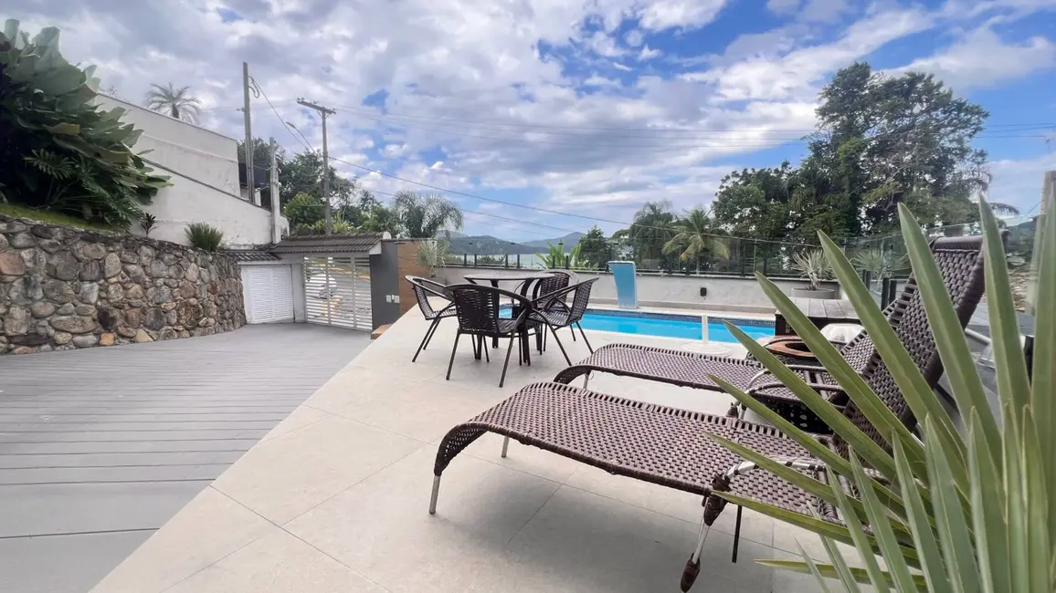 Foto 3 de Casa com 4 quartos à venda, 370m2 em Ubatuba - SP