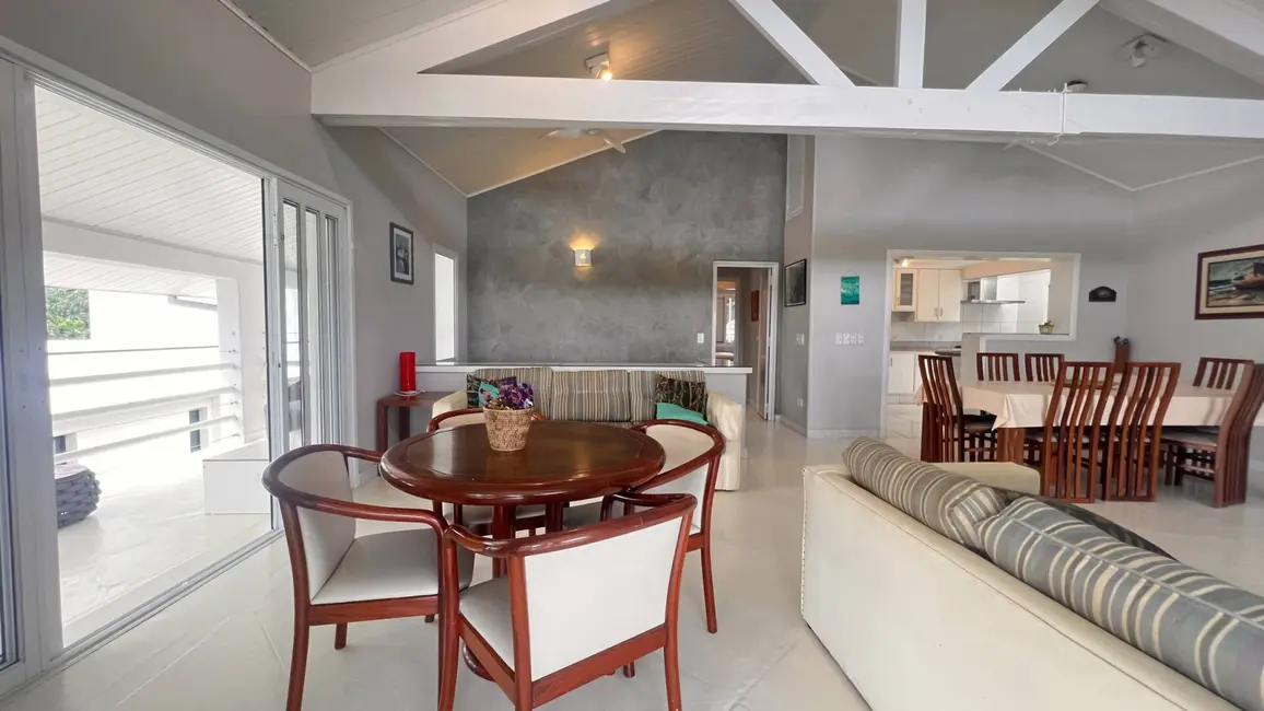 Foto 6 de Casa com 4 quartos à venda, 370m2 em Ubatuba - SP