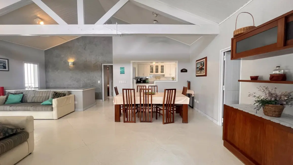 Foto 9 de Casa com 4 quartos à venda, 370m2 em Ubatuba - SP