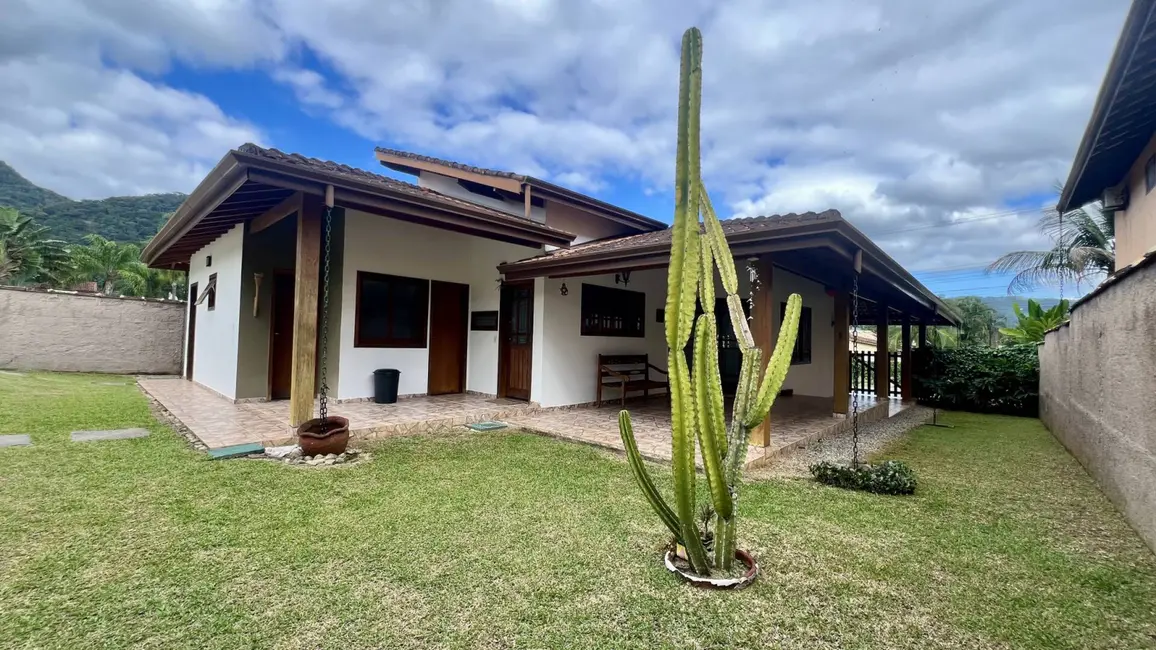 Foto 3 de Casa com 4 quartos à venda, 170m2 em Ubatuba - SP