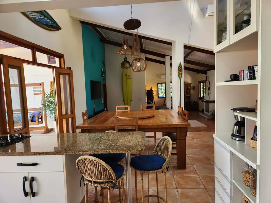 Casa com 4 quartos à venda, 813m2 em Ubatuba - SP - imagem 5 Foto 5 de Casa com 4 quartos à venda, 813m2 em Ubatuba - SP