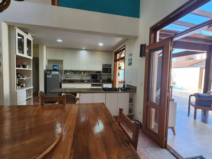 Casa com 4 quartos à venda, 813m2 em Ubatuba - SP - imagem 7 Foto 7 de Casa com 4 quartos à venda, 813m2 em Ubatuba - SP
