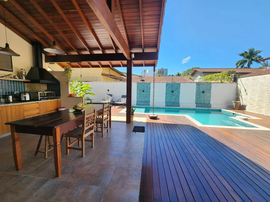 Casa com 4 quartos à venda, 813m2 em Ubatuba - SP - imagem 1 Foto 1 de Casa com 4 quartos à venda, 813m2 em Ubatuba - SP