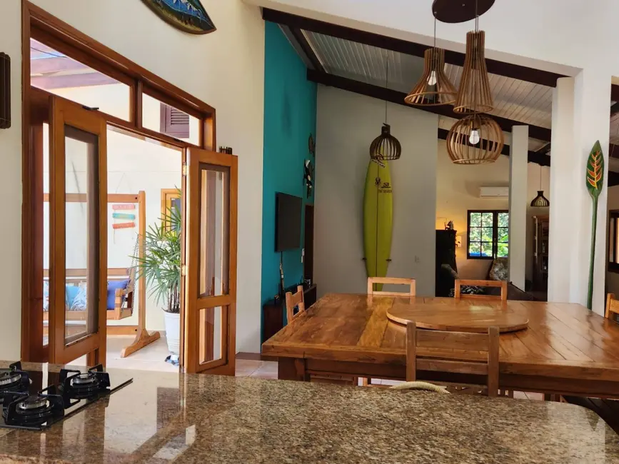 Casa com 4 quartos à venda, 813m2 em Ubatuba - SP - imagem 9 Foto 9 de Casa com 4 quartos à venda, 813m2 em Ubatuba - SP