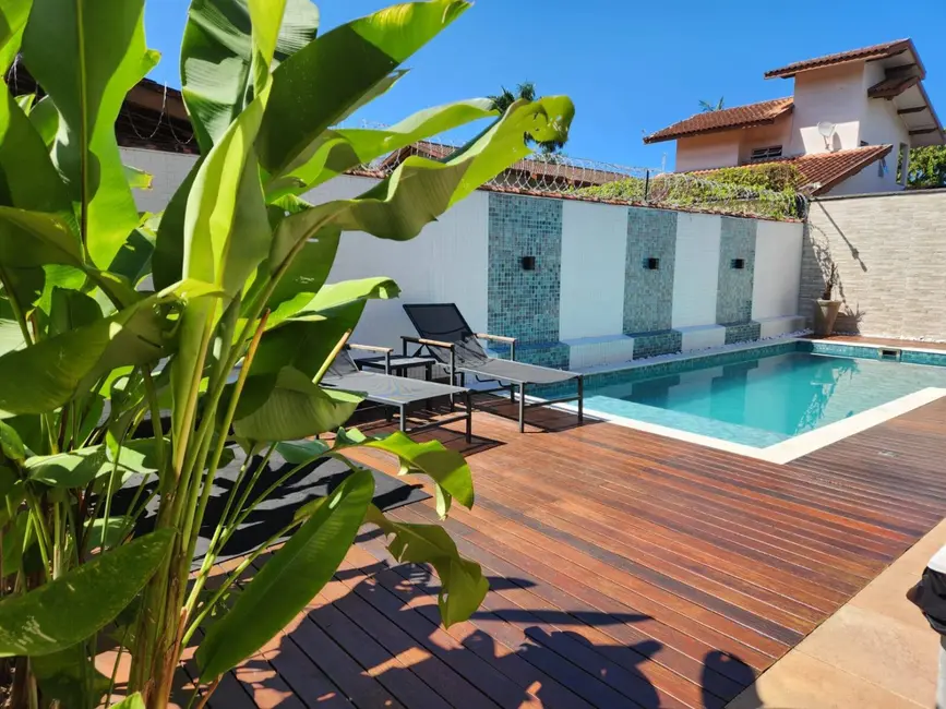 Casa com 4 quartos à venda, 813m2 em Ubatuba - SP - imagem 3 Foto 3 de Casa com 4 quartos à venda, 813m2 em Ubatuba - SP