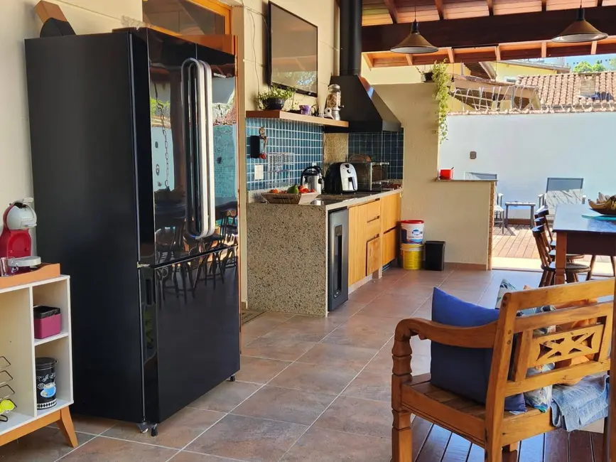Casa com 4 quartos à venda, 813m2 em Ubatuba - SP - imagem 4 Foto 4 de Casa com 4 quartos à venda, 813m2 em Ubatuba - SP