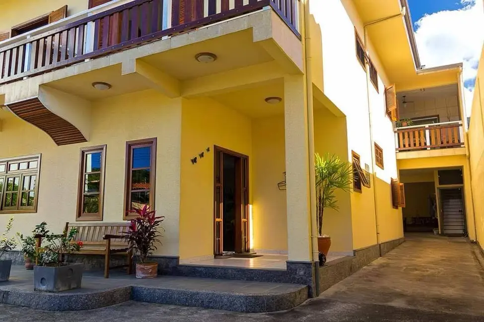Foto 2 de Casa com 8 quartos à venda, 430m2 em Ubatuba - SP
