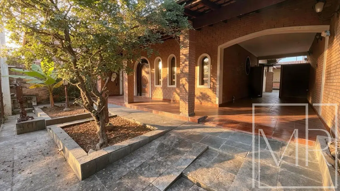 Foto 1 de Casa com 4 quartos à venda e para alugar, 330m2 em Ubatuba - SP