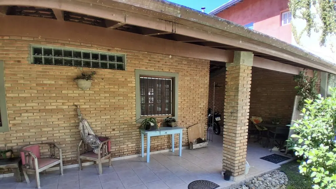 Foto 4 de Casa com 3 quartos à venda, 324m2 em Ubatuba - SP