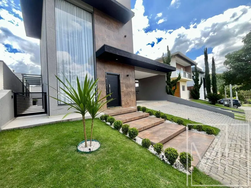 Foto 1 de Casa com 3 quartos à venda, 300m2 em Atibaia - SP