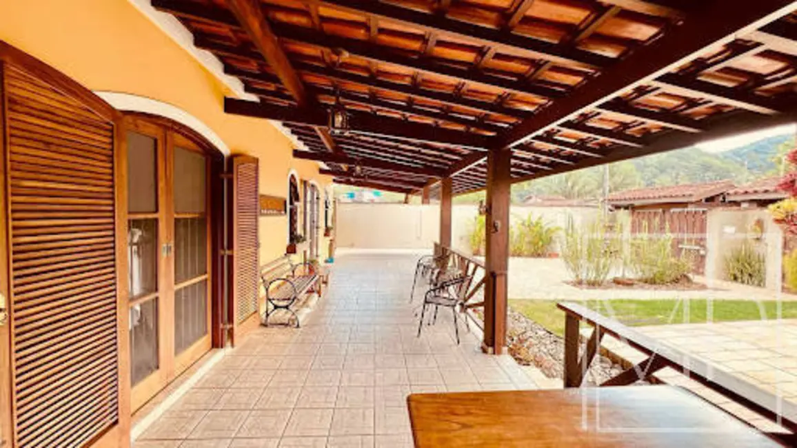 Foto 3 de Casa com 3 quartos à venda, 360m2 em Ubatuba - SP