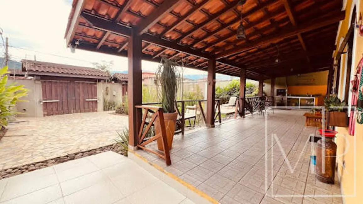 Foto 4 de Casa com 3 quartos à venda, 360m2 em Ubatuba - SP