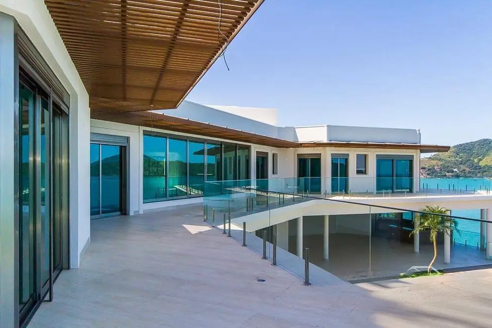 Foto 8 de Casa com 10 quartos à venda, 2205m2 em Ubatuba - SP